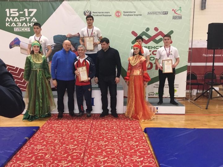 Нурлатские борцы стали серебряными призерами в Первенстве России