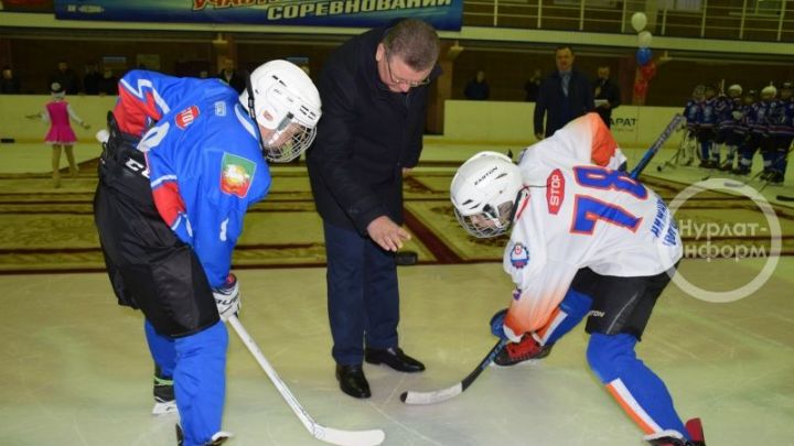 Нурлатта хоккей буенча Идел буе федераль округы беренчелеге башланды
