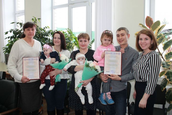 В Нурлате состоялось торжественное вручение сертификатов на материнский капитал