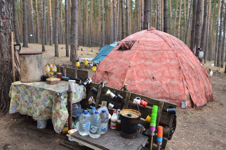 Отшельник из Татарстана поселился в лесу, оставив бизнес, жену и восемь детей