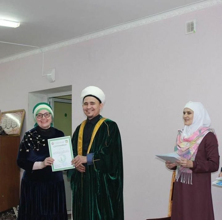 Выпускникам Нурлатского медресе вручили сертификаты