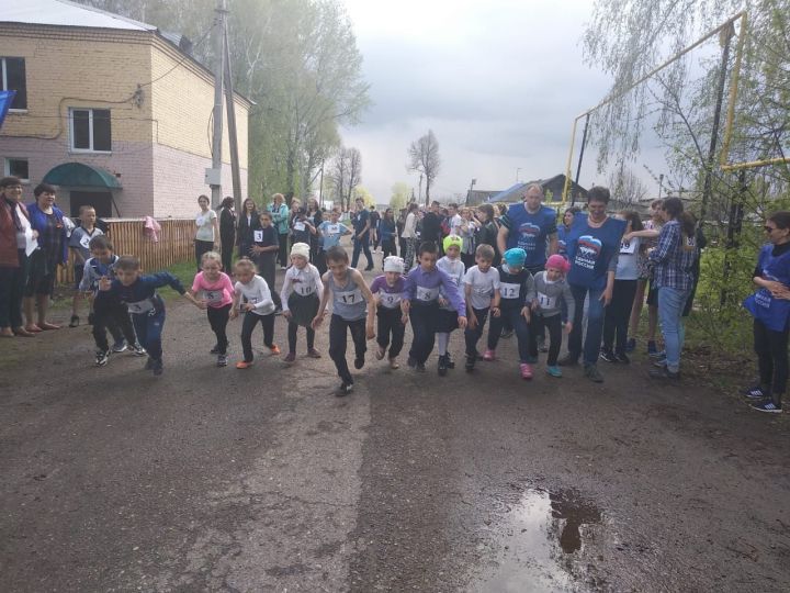 В Тюрнясевском первичном отделении партии «Единая Россия» прошел легкоатлетический пробег, посвященный Дню Победы