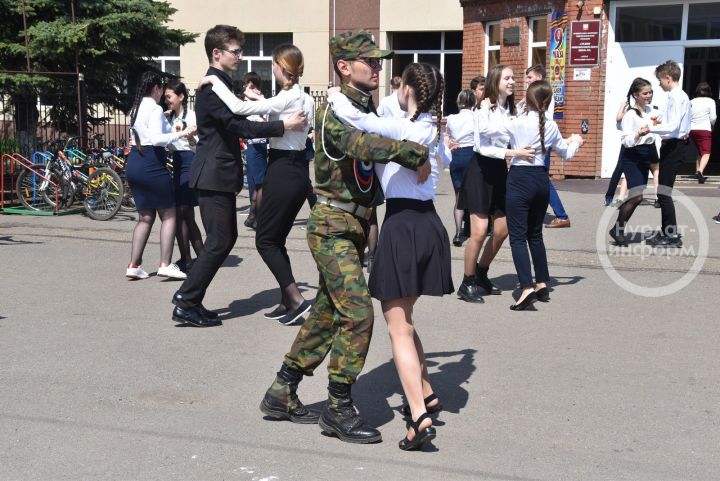 В Нурлате кружит «Вальс Победы»