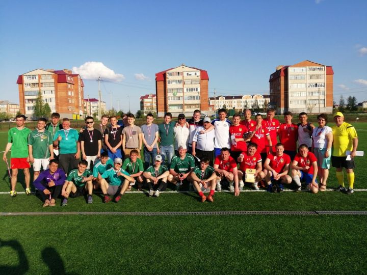 Нурлат: в День Победы парк «Спортивный» собрал любителей футбола