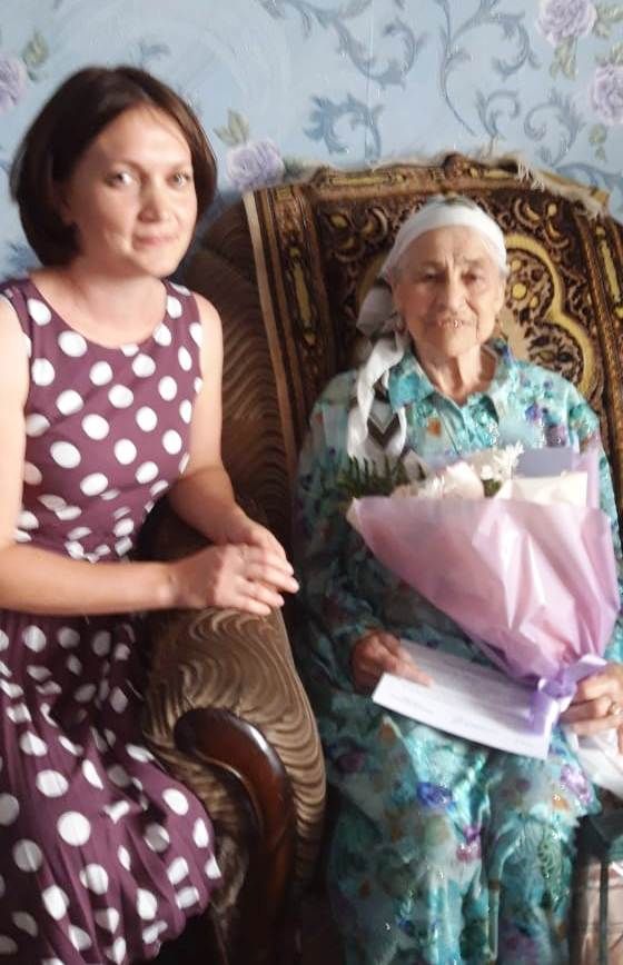 Жительница Нурлата принимала поздравления с 90-летием