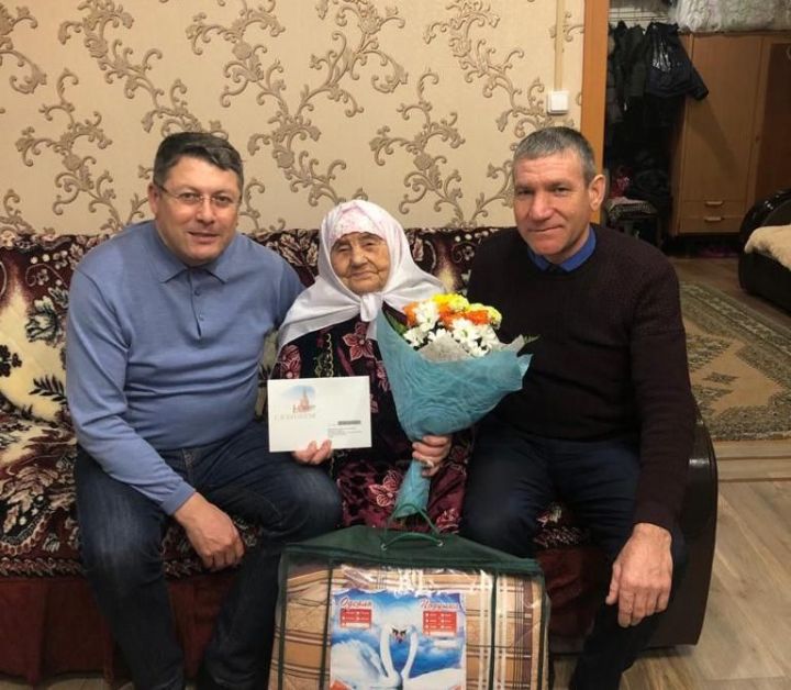 Жительницу села Старое Альметьево Нурлатского района  поздравили с юбилеем