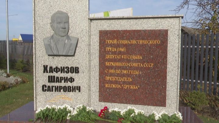 Сегодня  в Нурлате открылся памятник ровеснику ТАССР