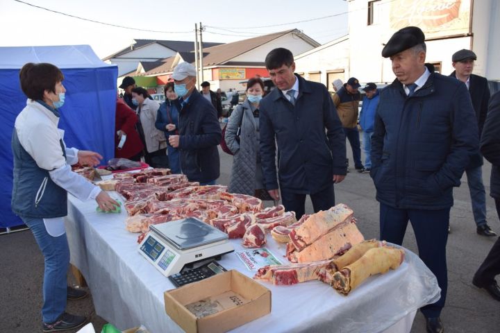 В Нурлате проходит ярмарка, посвященная Дню пожилых людей