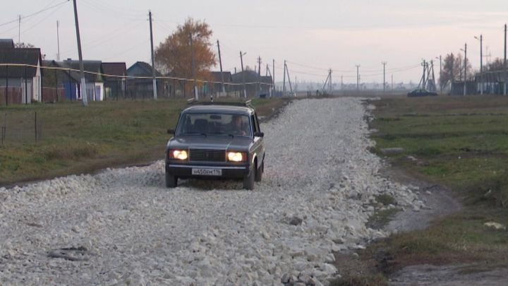 В Среднекамышлинском поселении на средства самообложения делают внутрипоселенческую дорогу