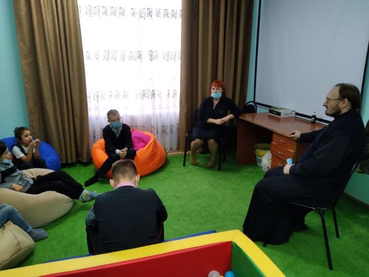 В Нурлате состоялась встреча детей с представителем православного духовенства района