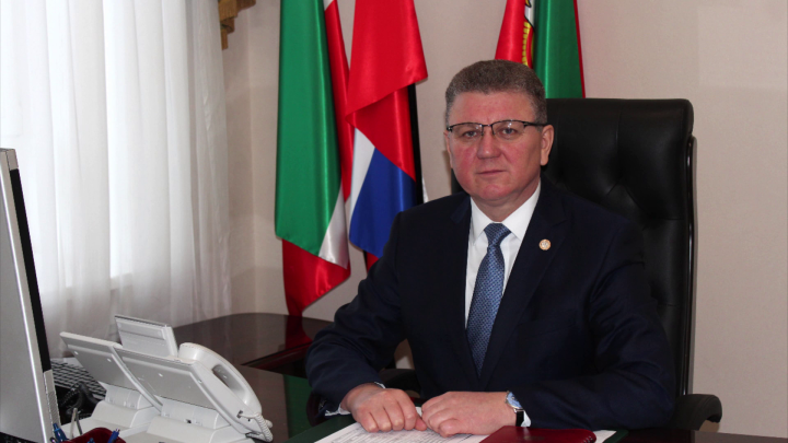 Алмаз Ахметшин  поздравляет  нурлатцев  с Днем Конституции Республики Татарстан