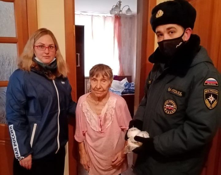 Нурлатские единороссы оснащают дома пожилых граждан автономными пожарными извещателями