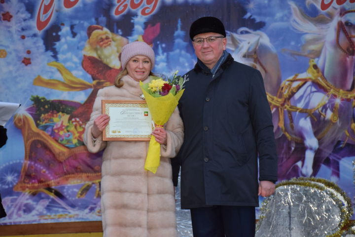 Алмаз Ахметшин поблагодарил нурлатцев за самоотверженность и вручил им награды