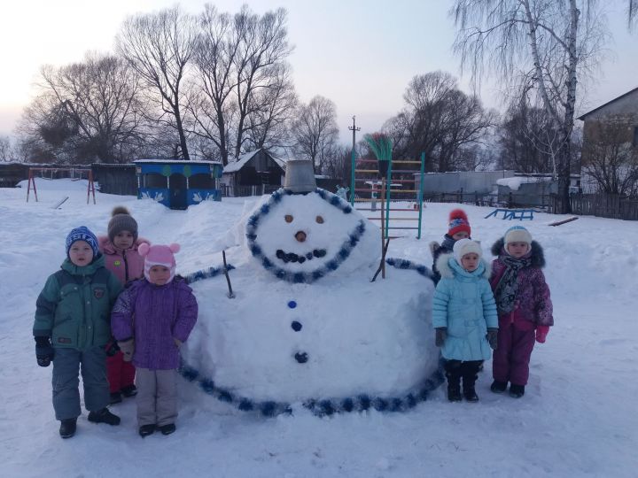 Тюрнясевский Снеговик-участник конкурса "Много нас, а он один"