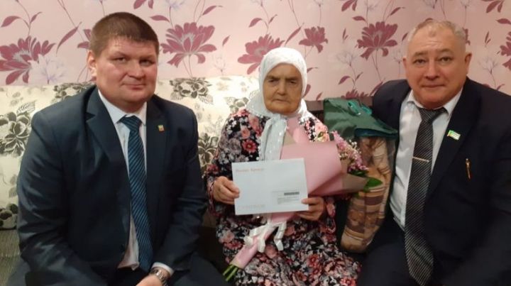 Жительница Нурлата отметила 90-летний юбилей