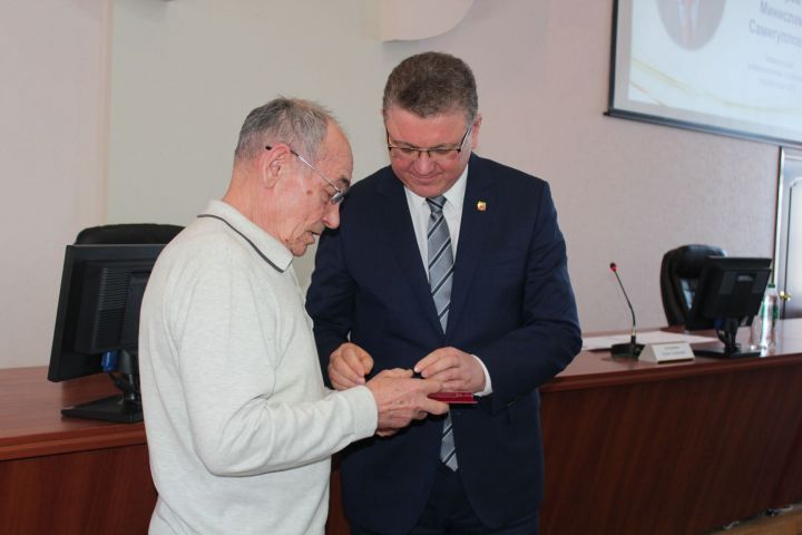 Уважаемому врачу из Нурлата присвоено звание «Почетный ветеран здравоохранения Республики Татарстан»