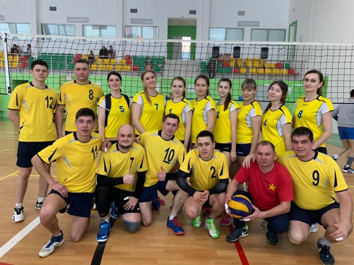 Нурлатцы вышли в финал соревнований по волейболу на призы республиканского общественного движения «Татарстан-Новый век»