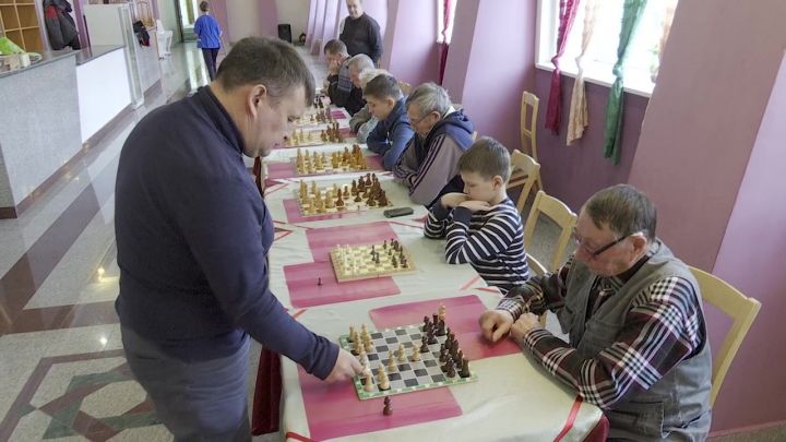 Нурлатцы сыграли в шахматы с мастером спорта международного класса