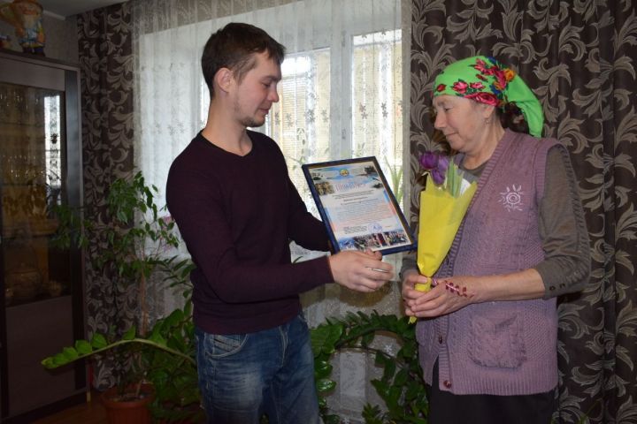 Мама сыновей, прошедших чеченскую войну, приняла поздравления с 8 Марта
