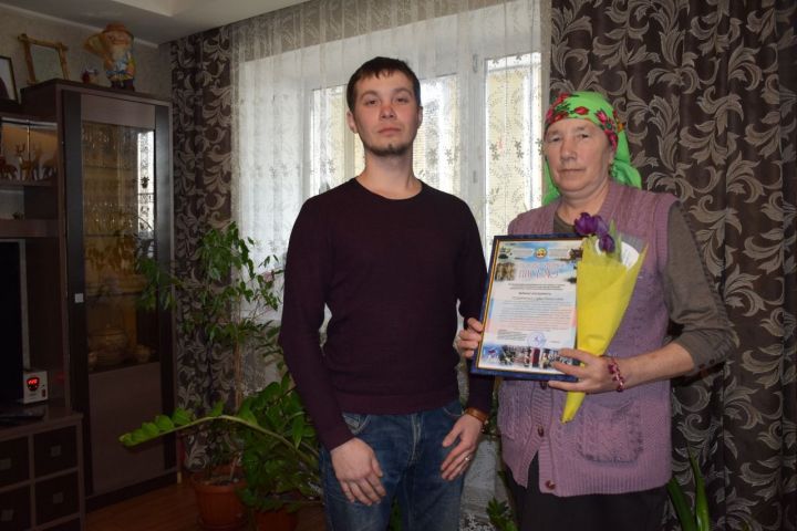 Мама сыновей, прошедших чеченскую войну, приняла поздравления с 8 Марта
