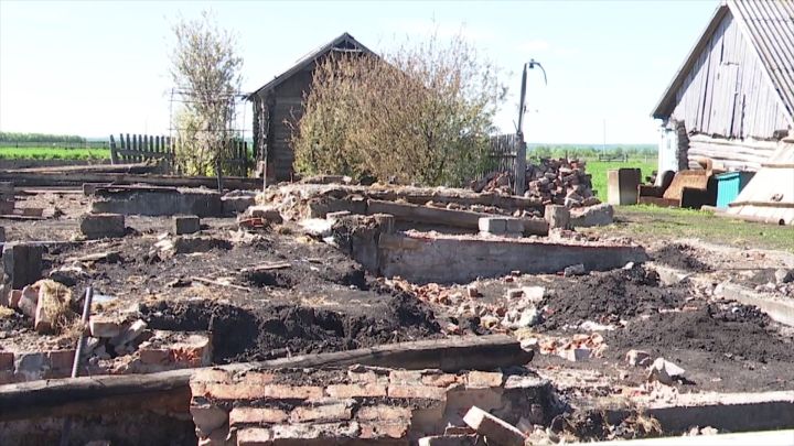 В деревне Степное Озеро Нурлатского района в результате пожара полностью сгорел жилой дом