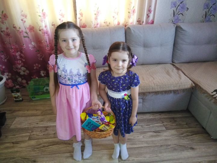 Сестрички  Регина и  Самира  очередные участницы фотоконкурса "Счастливое детство"