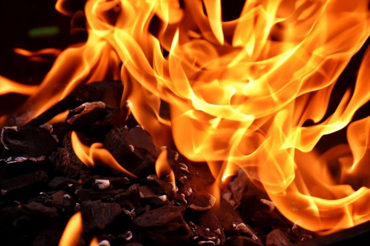 В Иркутской области при пожаре погибли дети с отцом