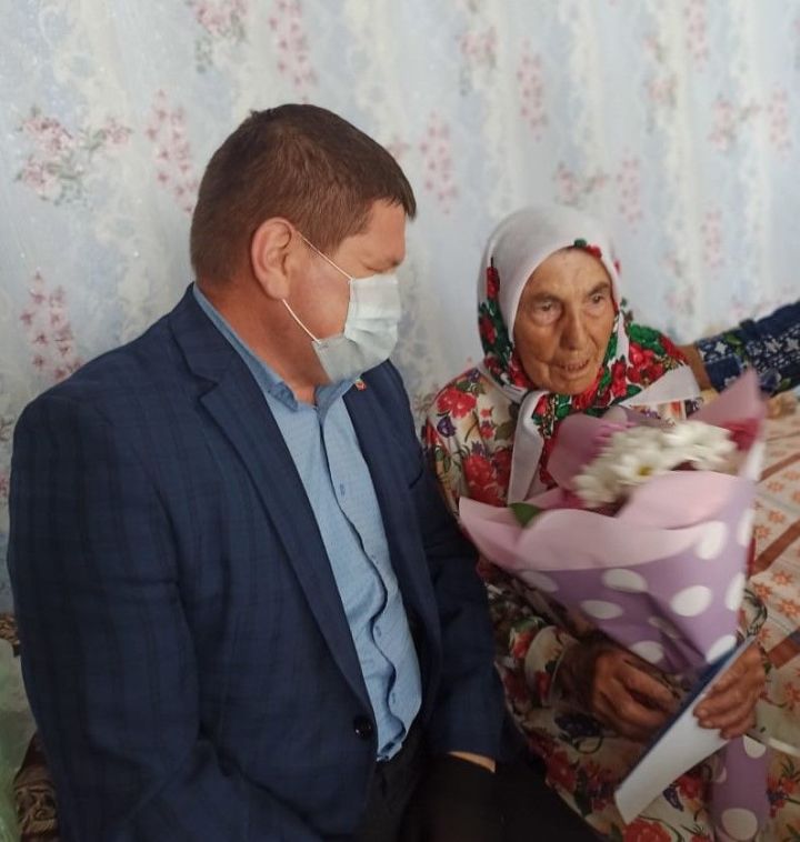 Вчера, 21 июля, свой 90-летний юбилейный день рождения отметила жительница Нурлатского района, труженик тыла Минивалиева Ркия Минивалиевна