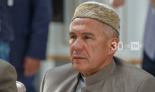 Президент РТ рассказ­ал о​ верности тради­циям и​ уверенности в​ будущем татарского народа