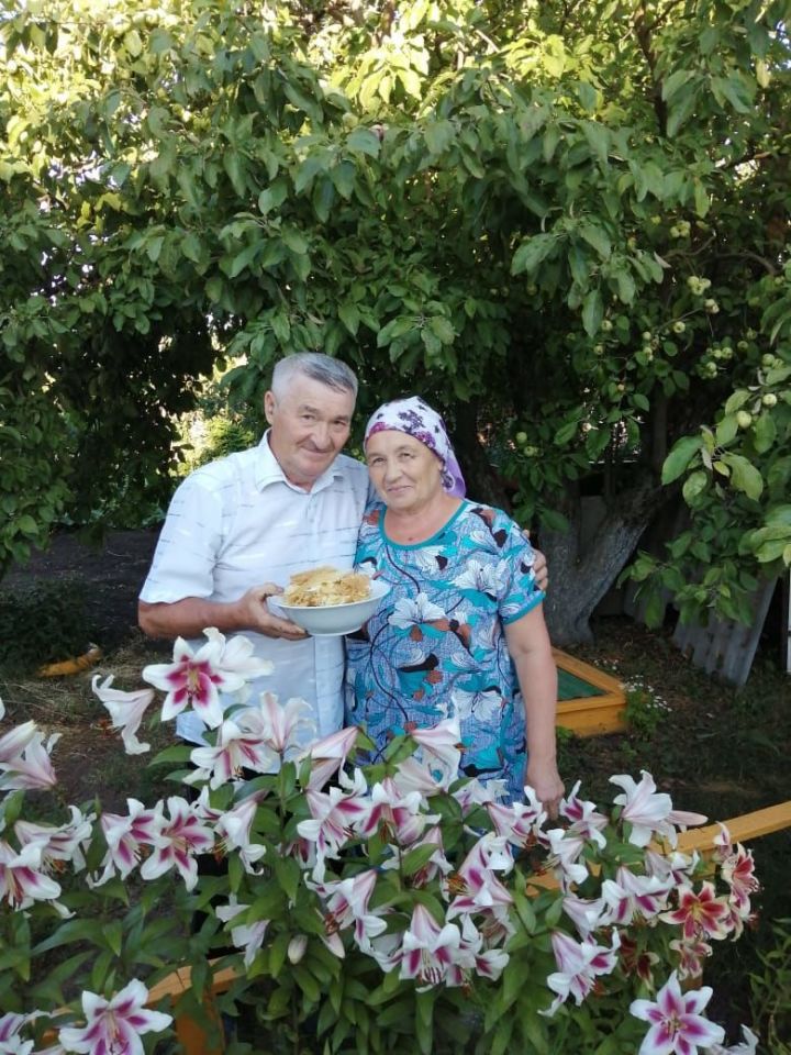 В семейной пасеке Александра и Надежды Беловых из Селенгуш Нурлатского района 12 ульев &nbsp;