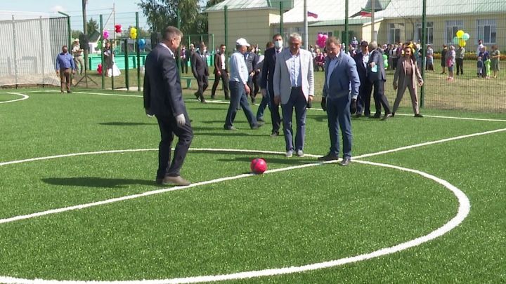 Марат Зяббаров принял участие на открытии спортивной площадки в селе Чулпаново