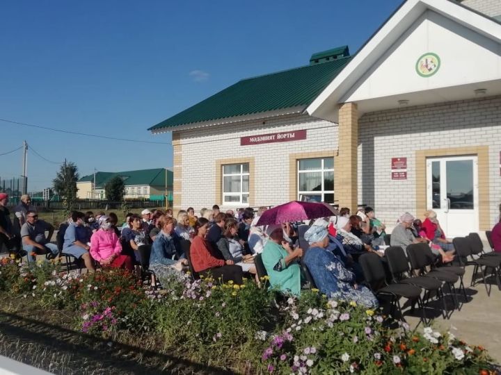 Жители Чулпановского и Биляр-Озерского сельских поселений встретились с руководством района