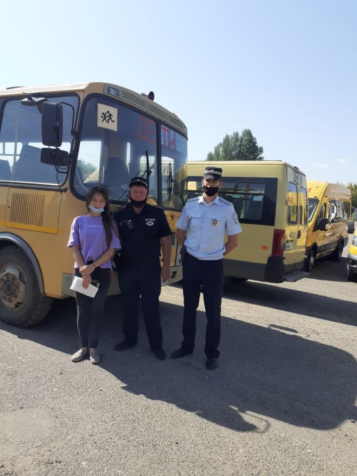 В Нурлате проверили готовность школьных автобусов к новому учебному году 