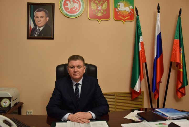 Поздравление главы района и города Алмаза Ахметшина с Днем Республики Татарстан