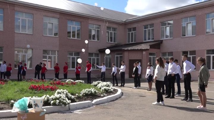 В школе №1 г. Нурлат прошел митинг, посвященный Дню памяти жертв Беслана