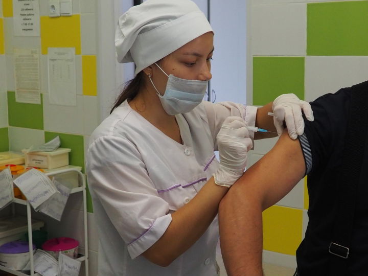 Антипрививочникам разъяснили о безопасности вакцины от коронавирусной инфекции