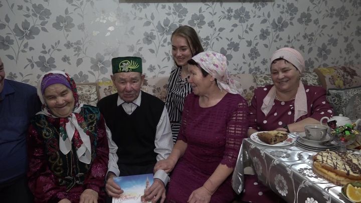 Труженик тыла Асхат Миннапов отмечает 90-летний юбилей