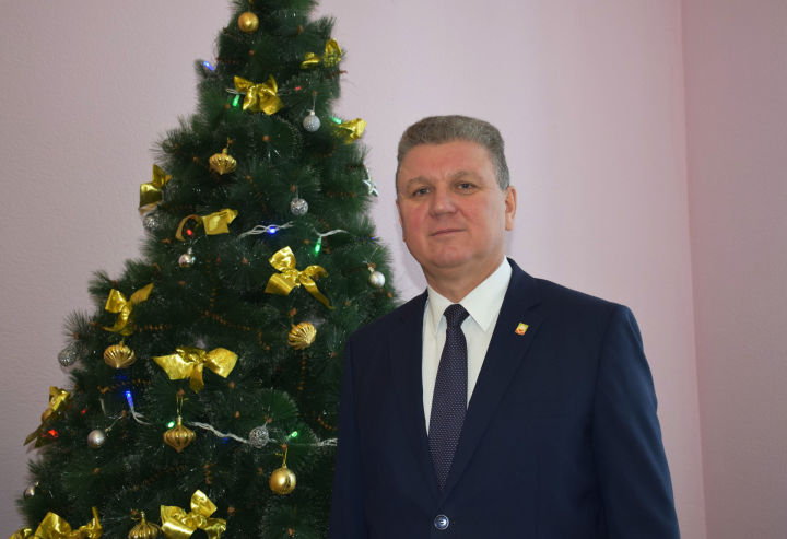 Алмаз Ахметшин поздравляет всех православных нурлатцев с праздником Рождества