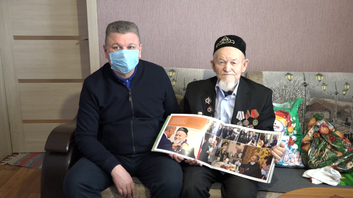 Первое официальное поздравление -  жителю Чулпанова, ветерану ВОВ Каиму Самигуллину