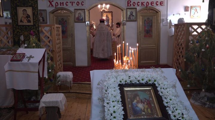 В храмах Нурлатского благочиния прошли праздничные богослужения в Рождество Христово