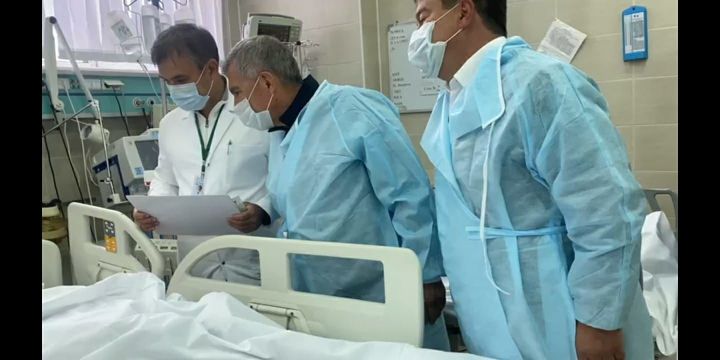Рустам Минниханов приехал в больницу Набережных Челнов к пострадавшим в авиакатастрофе
