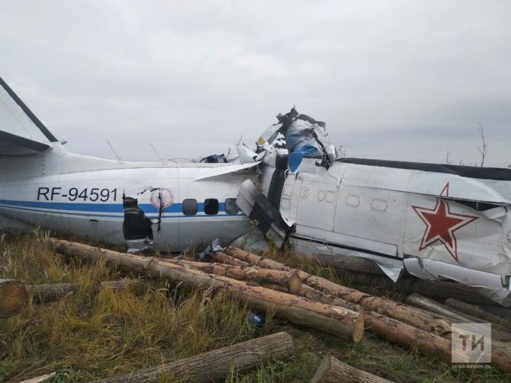 В Татарстане упал на землю самолет с парашютистами