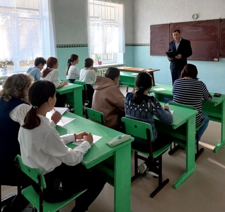 В образовательных учреждениях Нурлатского района написали диктант по чувашскому языку