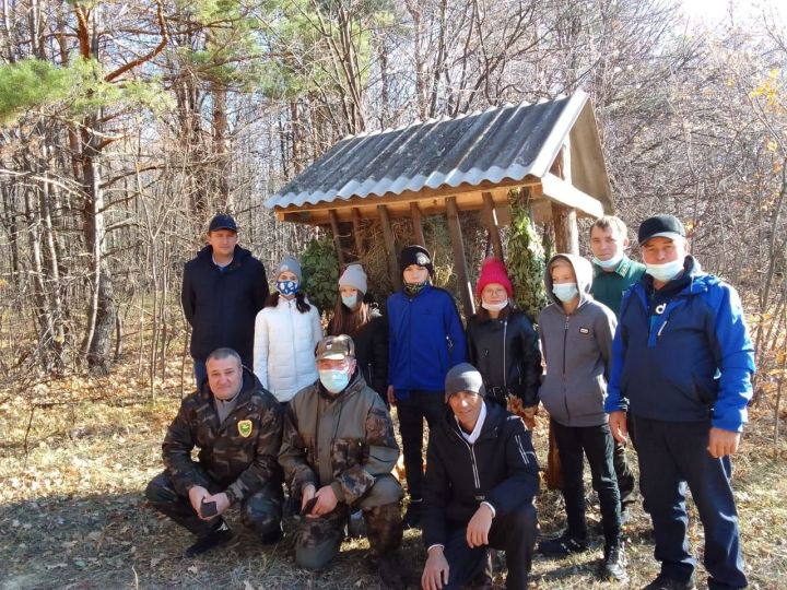 Школьники Нурлатского района установили кормушки для диких животных