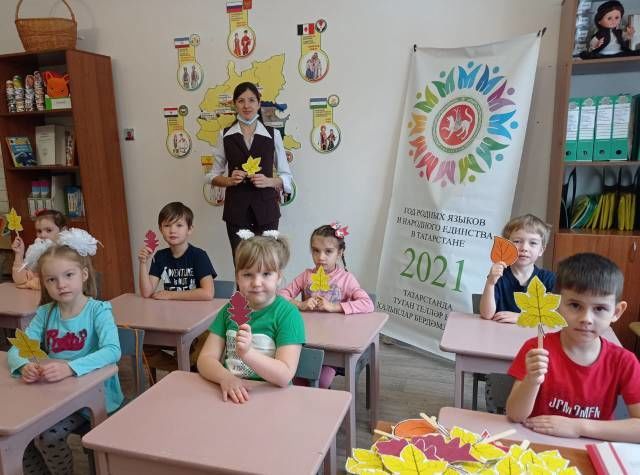 Воспитанница детского сада "Родничок " Сагдия Вильданова: моя мама учит детей татарскому языку