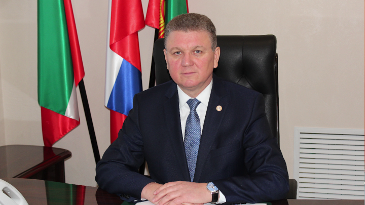 Алмаз Ахметшин поздравляет нурлатцев с Днём Конституции Республики Татарстан