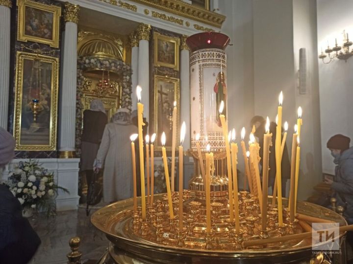 Во вновь открытом после ремонта соборе Казанской иконы Божией Матери прошла литургия