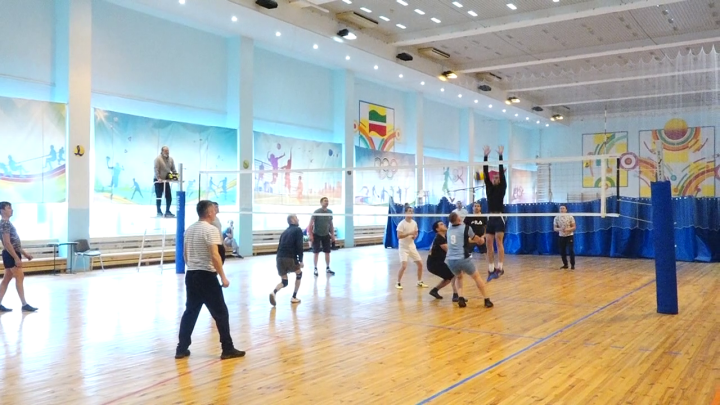 Среди цехов НГДУ ”Нурлатнефть” и членов профсоюзной организации прошли соревнования по волейболу
