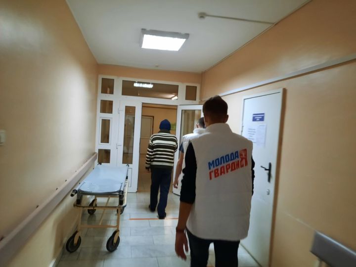 Нурлатские молодогвардейцы помогают Центральной районной больнице