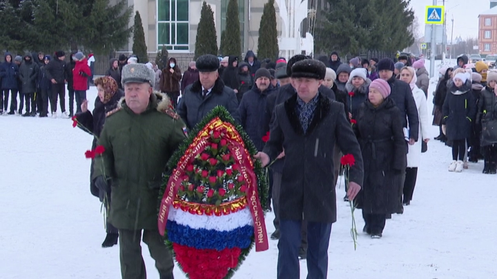 Сегодня в Нурлате почтили память неизвестного солдата